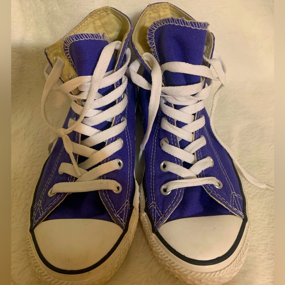 Converse tennis shoes purple size youth 3